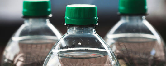 7 raisons d’arrêter les bouteilles d’eau plastique